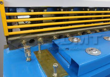 Guard fence and ball worktable